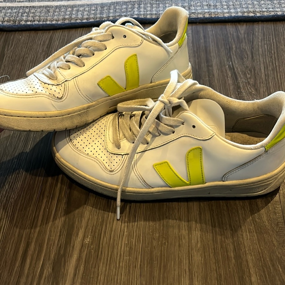 Veja V-10 Sneakers